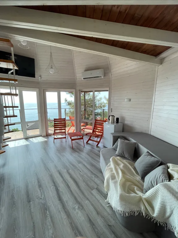 Купольный дом у моря