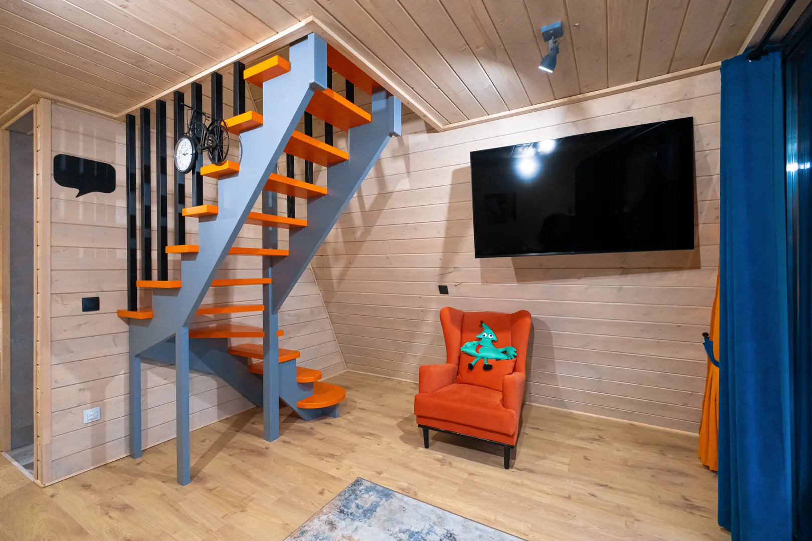 Дом A-frame Orange на берегу озера, Правдино, Правдино, - улица, б/н,  объявление 889633 — Суточно.ру