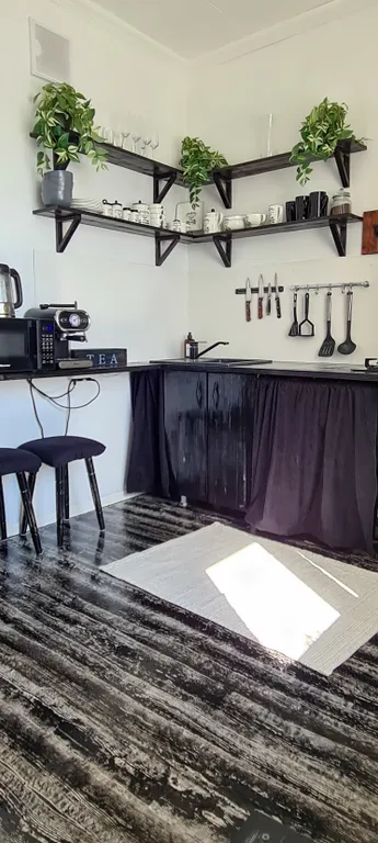 Квартира с большой кроватью, балконом и оплаченными кинотеатрами