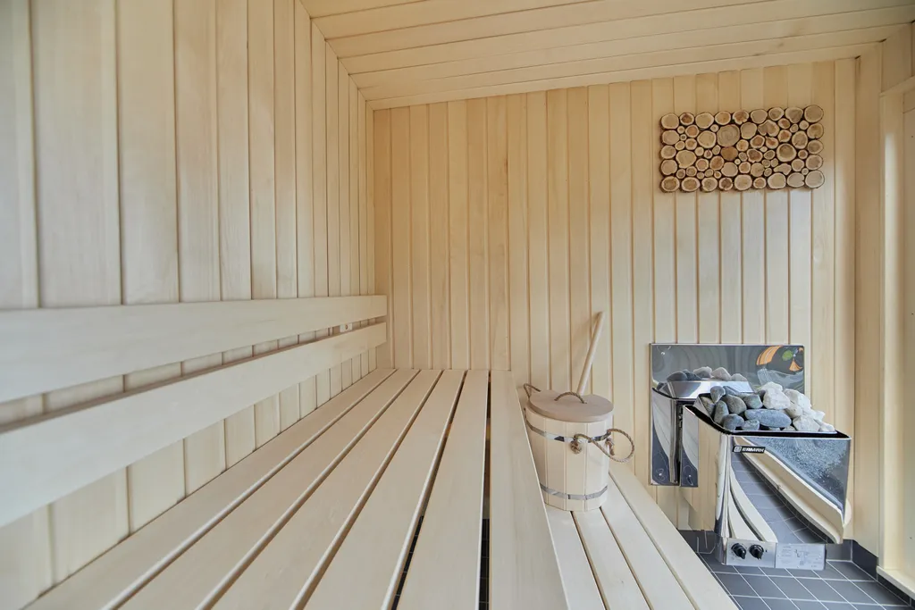 Дом с сауной на берегу озера