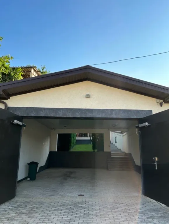 Просторный дом в районе центра