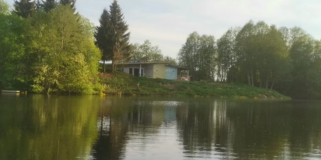 Twin house на берегу озера