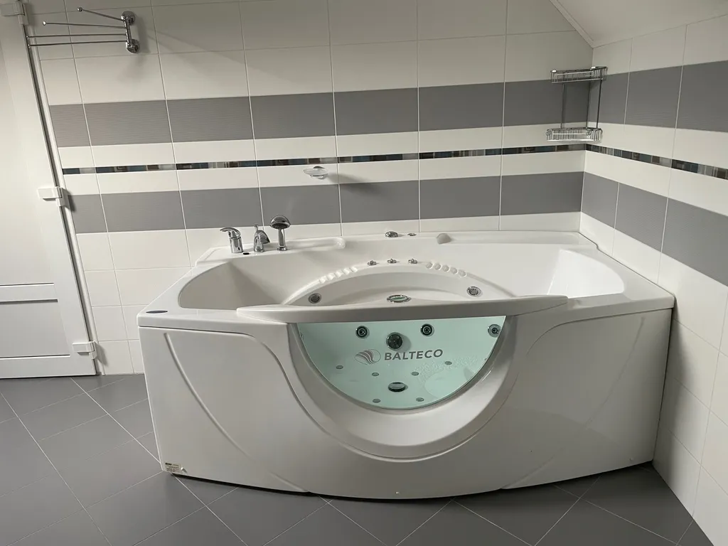 Красивый дом с баней и бассейном