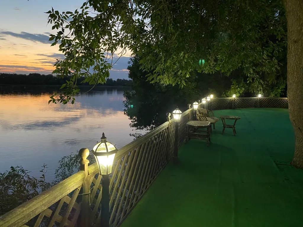 Дом на реке