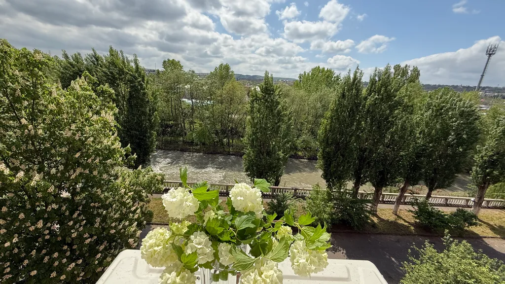 Квартира у реки