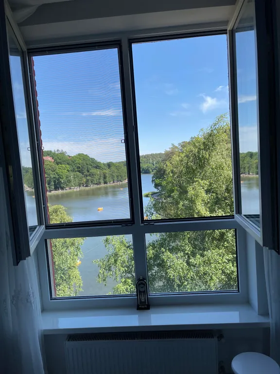 Уютная квартира с видом на озеро и сосновый лес