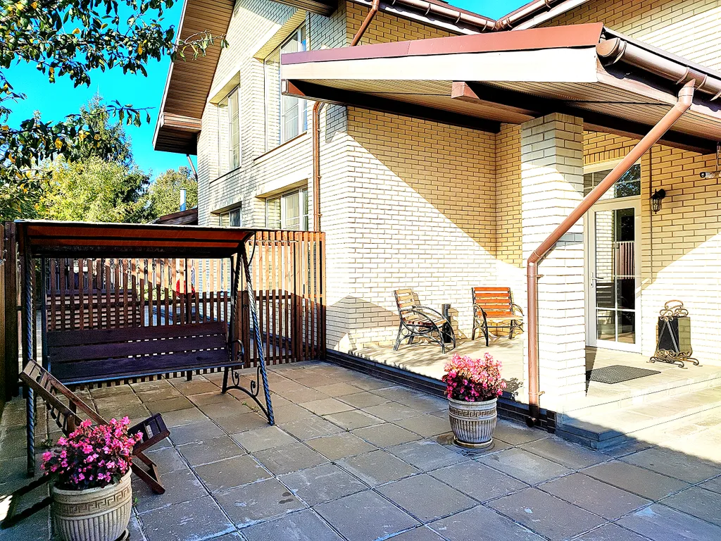 Двухкомнатный апартамент с видом на сад и внутренний дворик