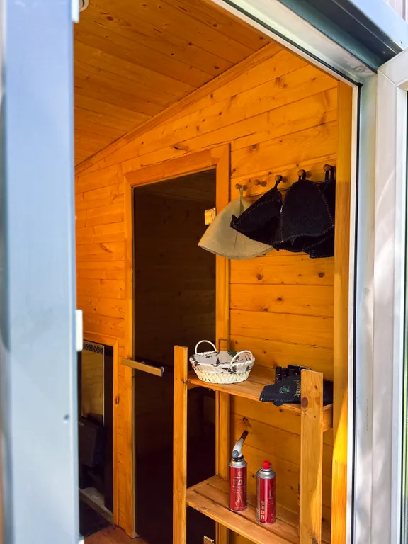 Уютный дом в лесу