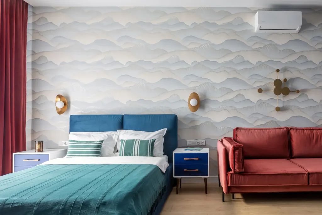 Дизайнерская студия с качелью в центре на набережной