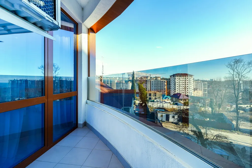 Трехкомнатная квартира у моря с балконом!