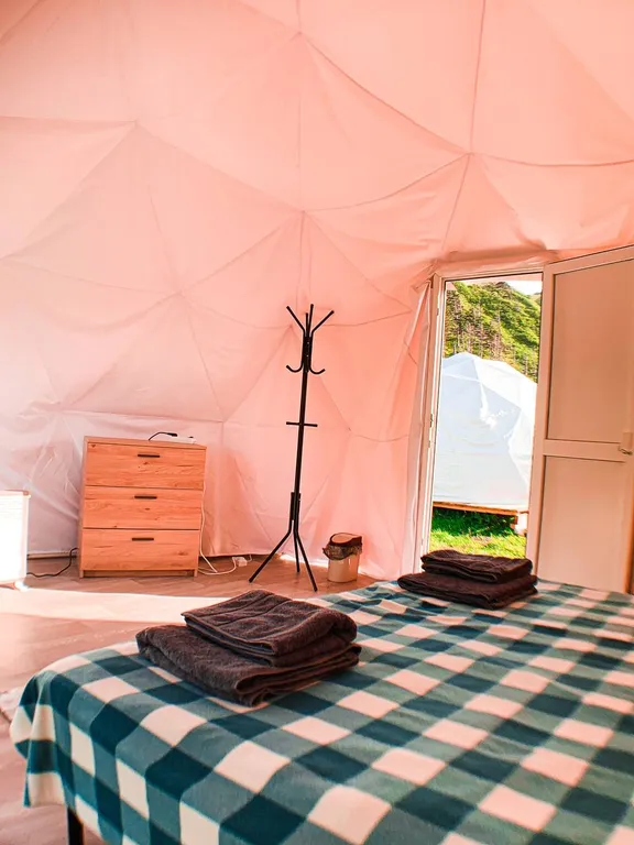 Уютный купол на острове Кунашир