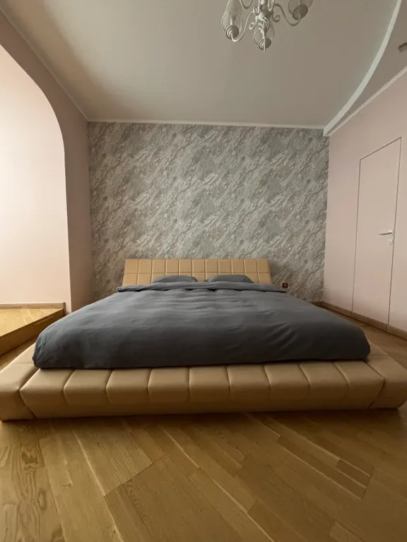 Огромная квартира на набережной