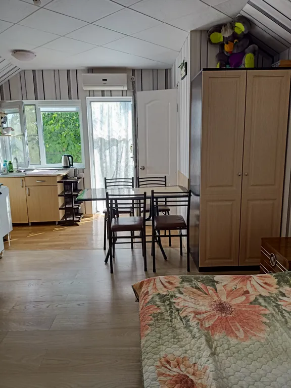 Коттедж Коттедж Уютный номер-студия со всеми удобствами на втором этаже с террасой — Ейск