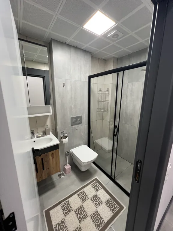 Стильная новая евротрёшка для отдыха на Средиземноморском побережье