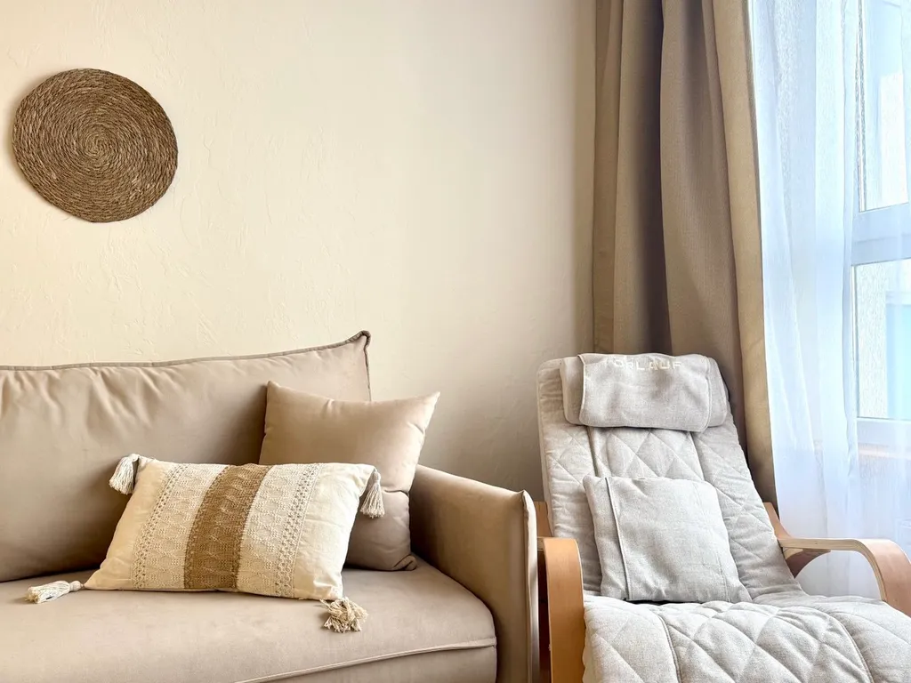 Студия бохо у набережной, с сауной, массажным креслом, проектором