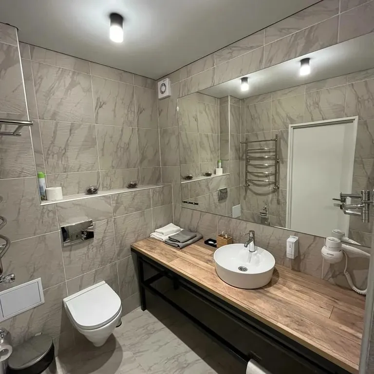 Уютный номер среди гор и сосен