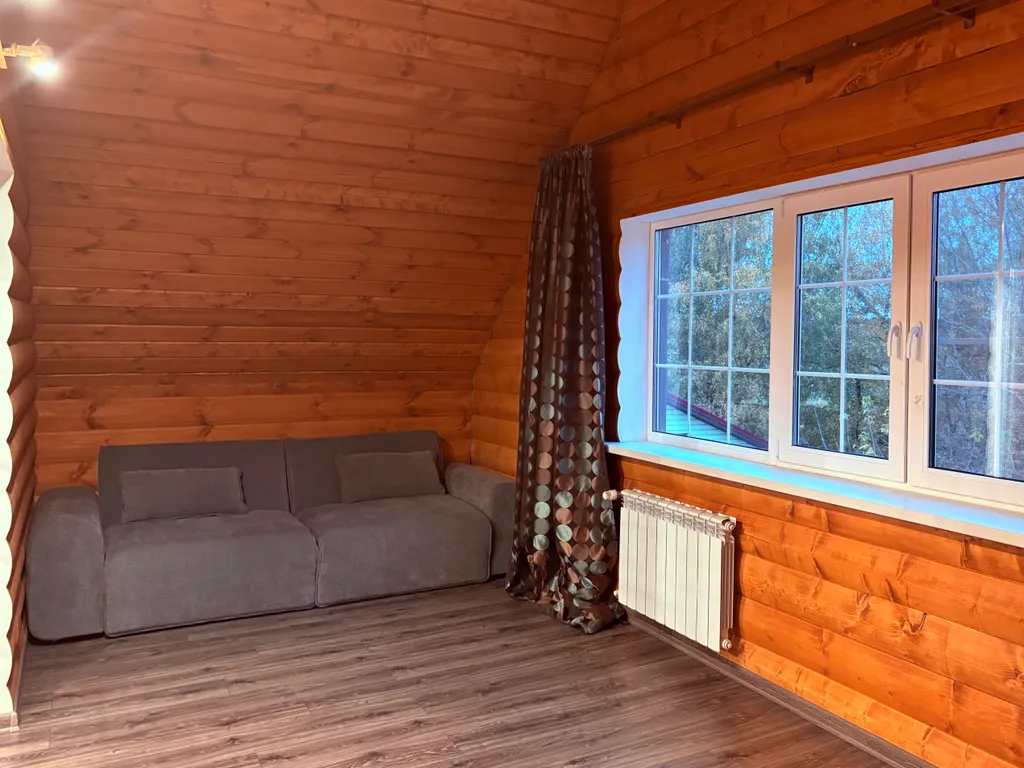 Дом с сауной и тёплым бассейном у пруда