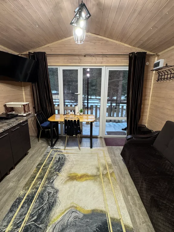 Уютный дом в сосновой лесу