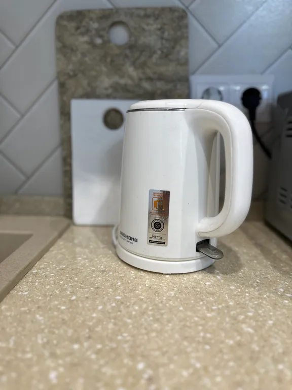 Стильная студия с балконом у метро