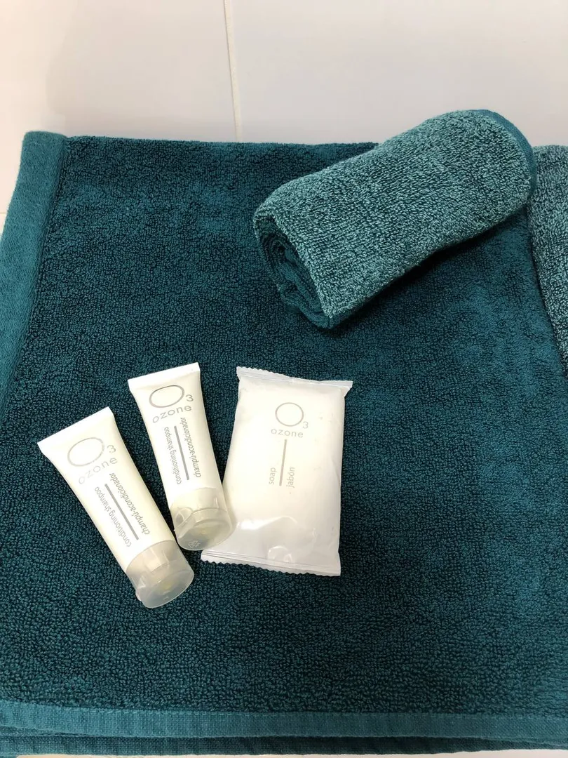 Качественные новые банные полотенца и средства гигиены. 