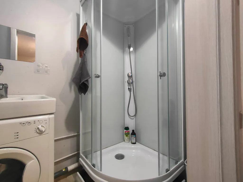 Студия на набережной с видом на реку