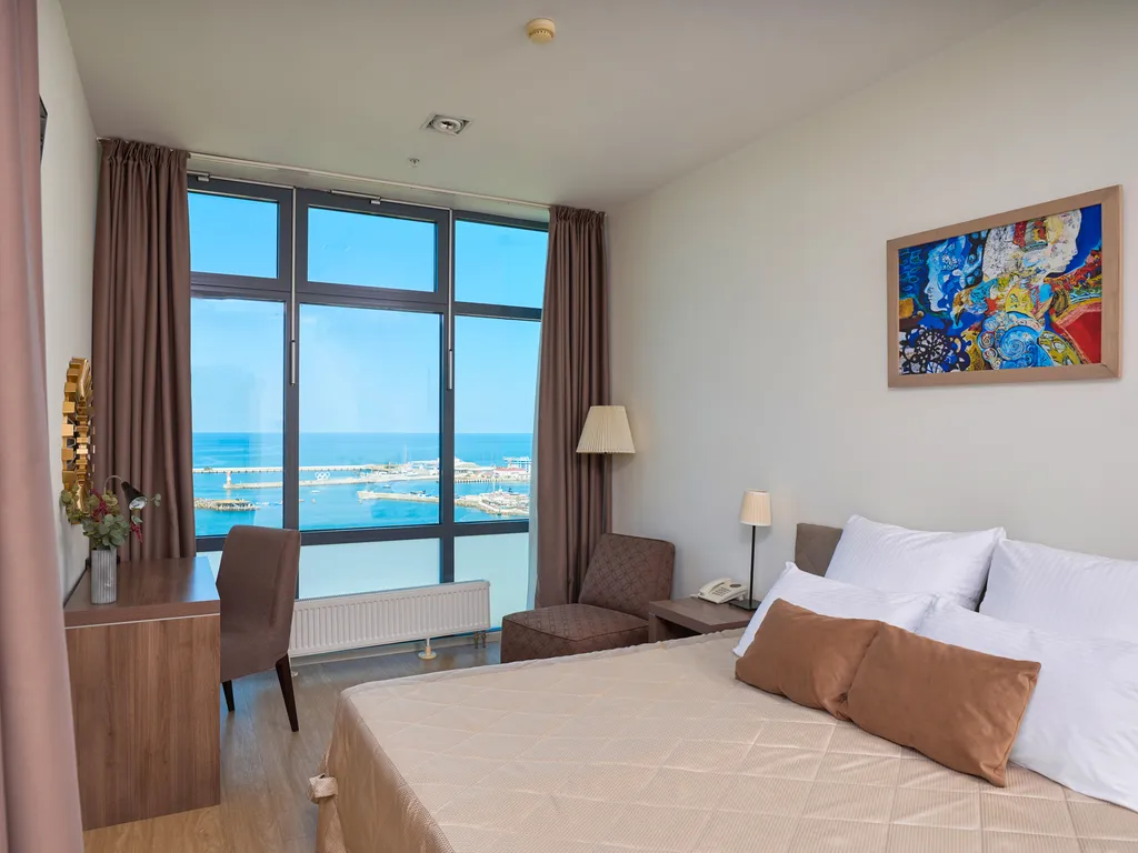 Брэвис Делюкс ЛаМар (3-х комнатные апартаменты) с панорамным видом на