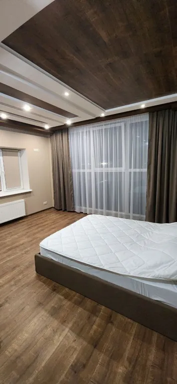 Новый дом с баней и бассейном у озера