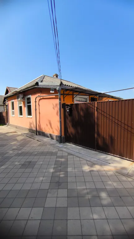 Целый дом, рядом море, центральный рынок и несколько парков