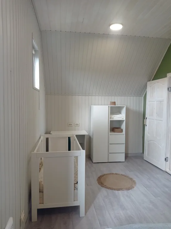 Двухэтажный дом с мангалом и костровой зоной