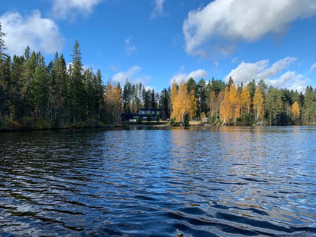 Дом у озера в Карелии