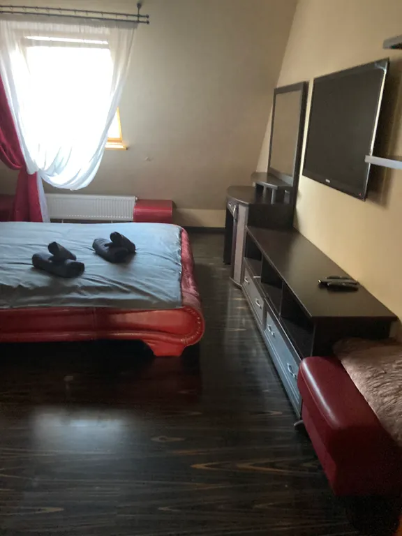 Квартира Апартаменты с тремя спальнями на улице Осенней в Центральном районе — Калининград