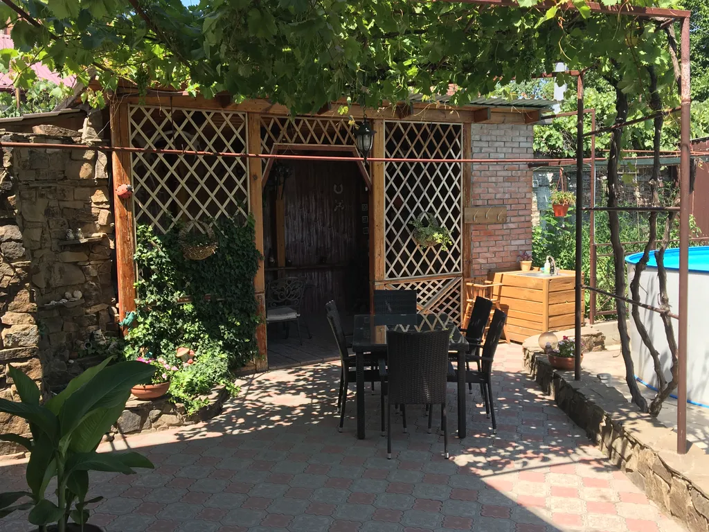 Домик с бассейном