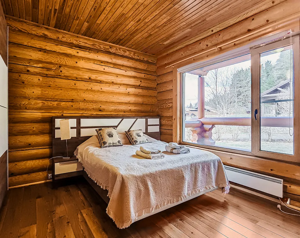 Уютный дом на берегу озера с тёплым бассейном на территории Порт Тихий