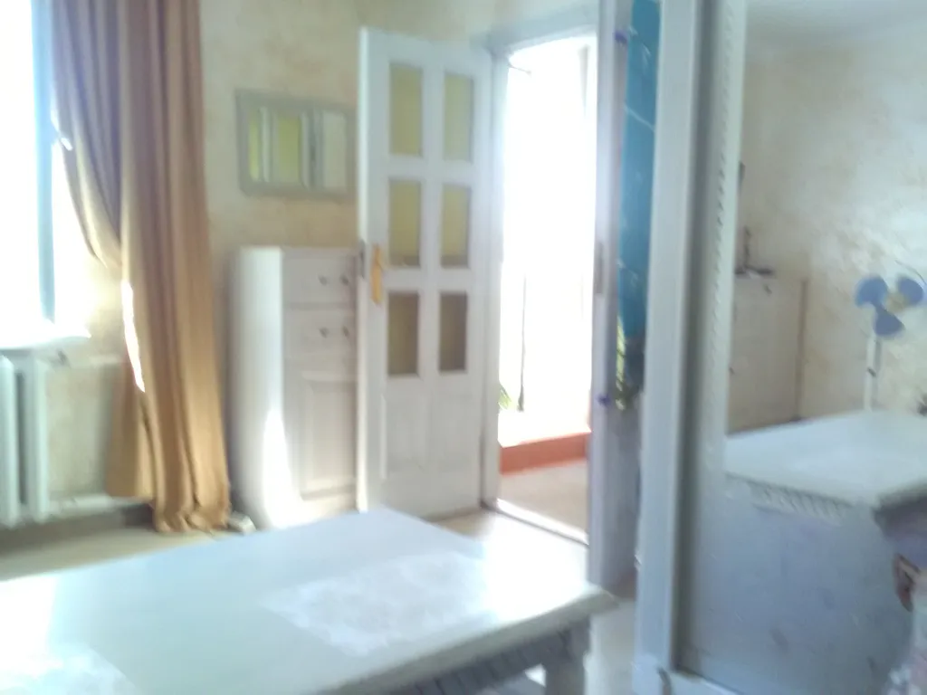 Первый этаж дома с отдельным входом и небольшим двориком