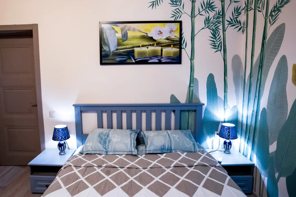 Номер делюкс с видом на бассейн, горы и аэропорт