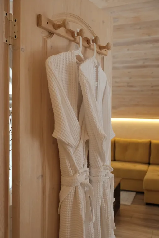 Большой уютный дом с видом на лес