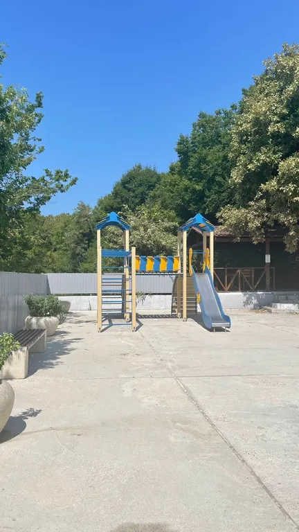 Тихий апартамент с кухонной зоной и стиральной машинкой