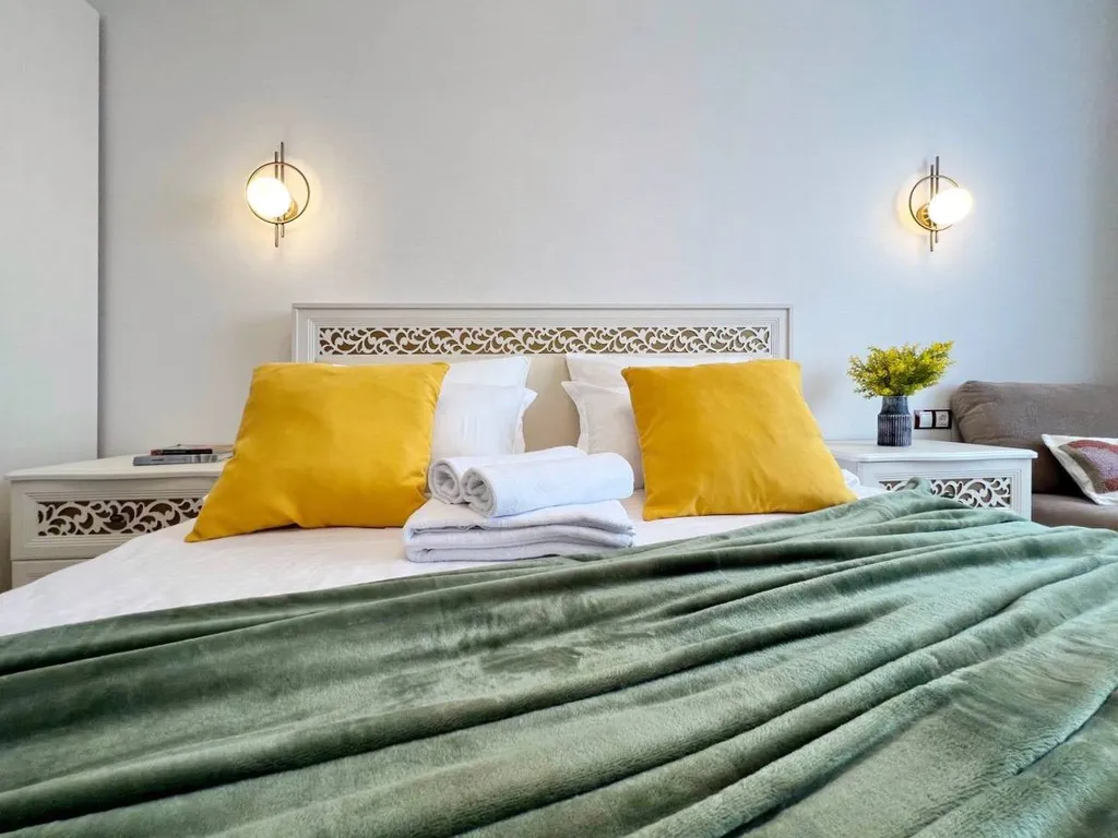 Стильный двухкомнатный люкс с видом на Кафедральный собор