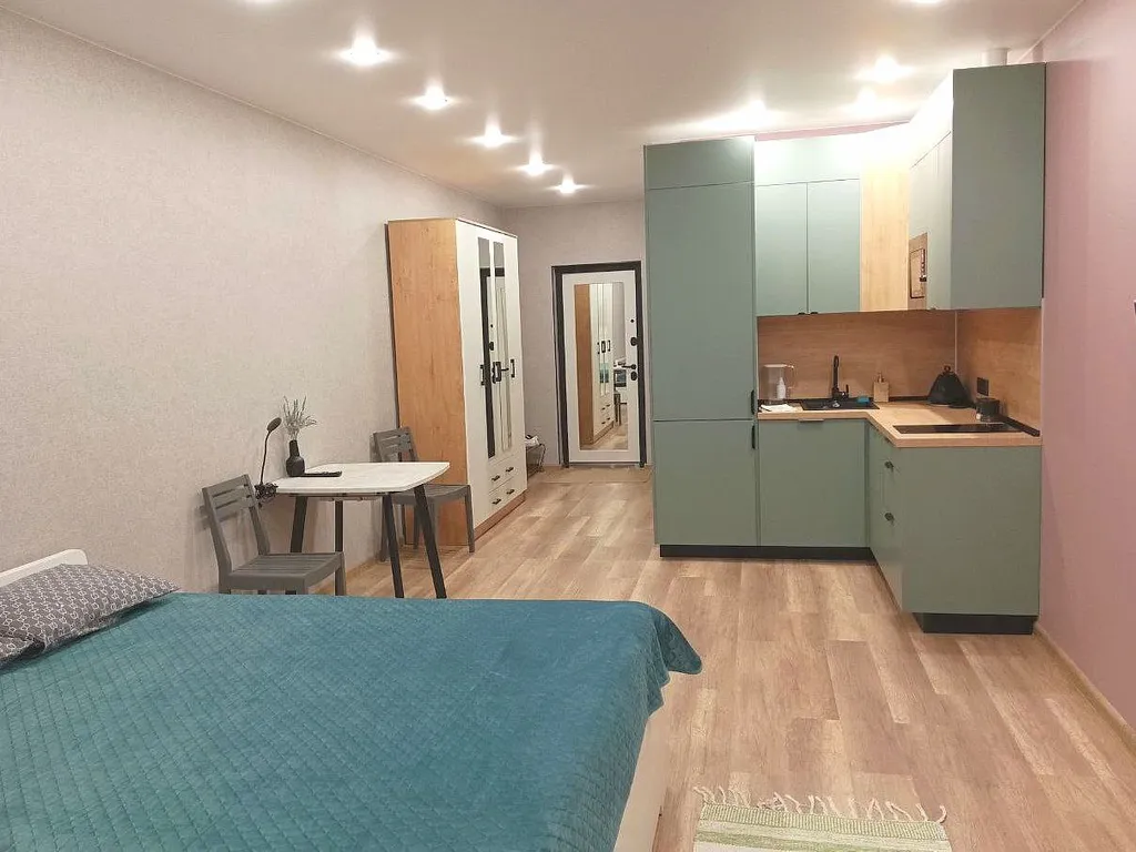 Просторная студия рядом с большим торговым центром