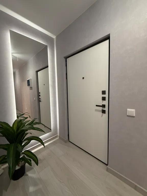 Евротрёжка новая чистая возле Аэропорта