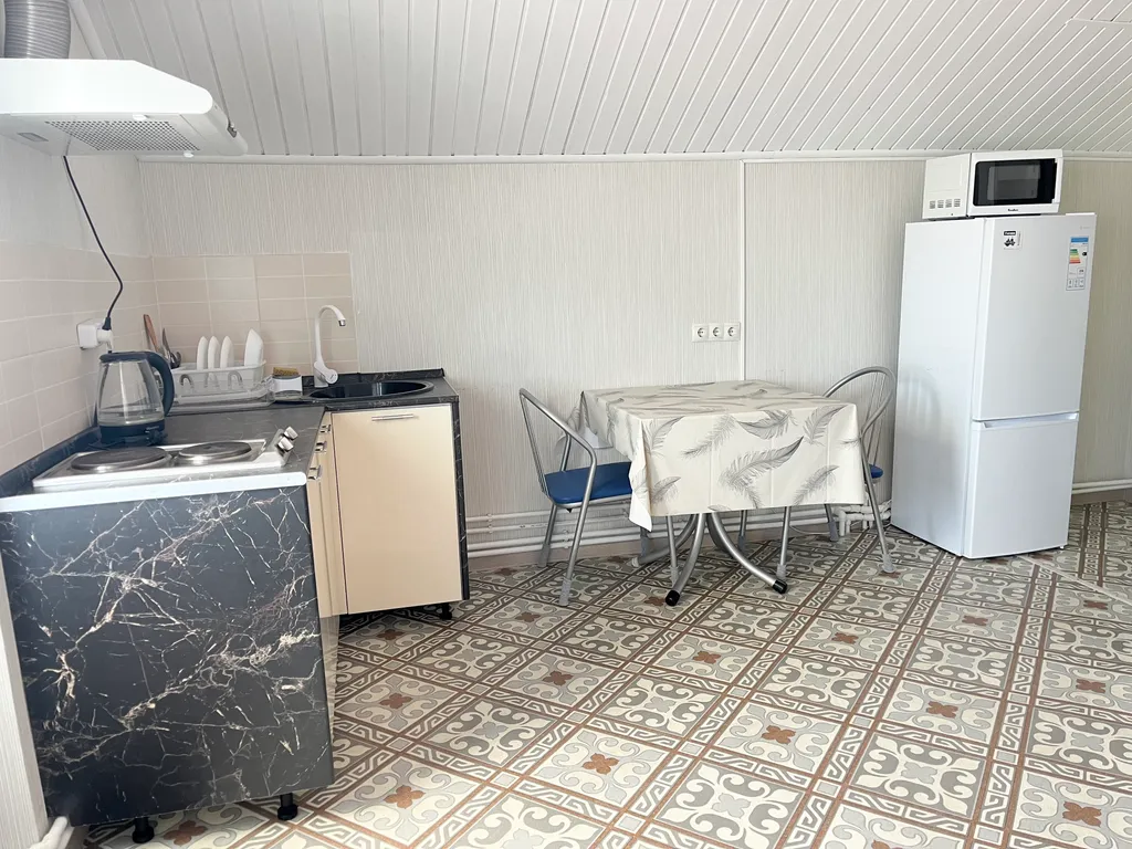 Двухклмнаиный пятиместный номер 100 метров до моря со своей кухней