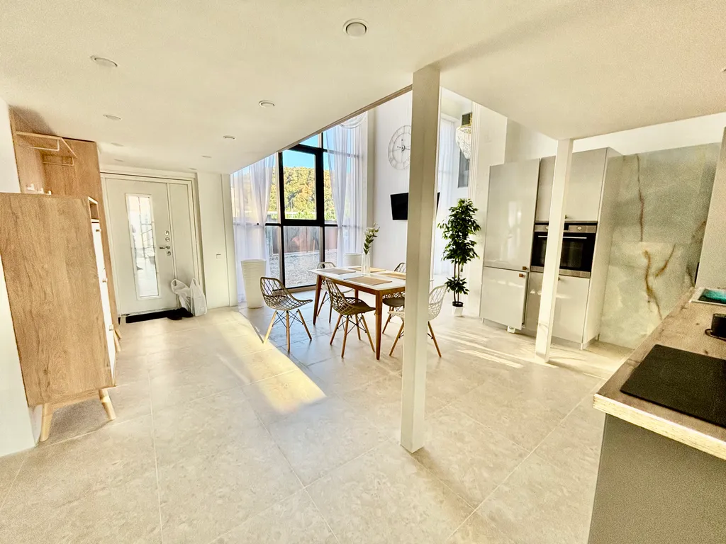 Кругозор туан-хаус с видом на реку