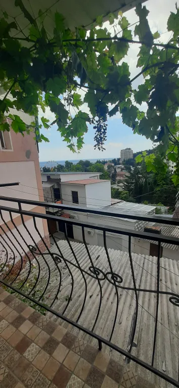 Уютный номер для двоих с видом на море