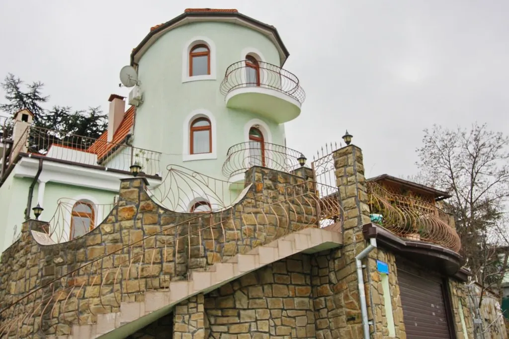 Коттедж Дом в центре с видом на море — аренда посуточно в Ялта