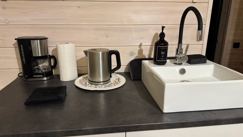 Дом на обрыве с чаном в терассе