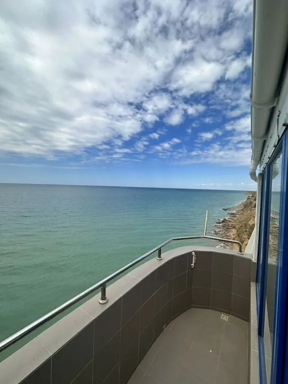 Квартира с мансардой и видом на море