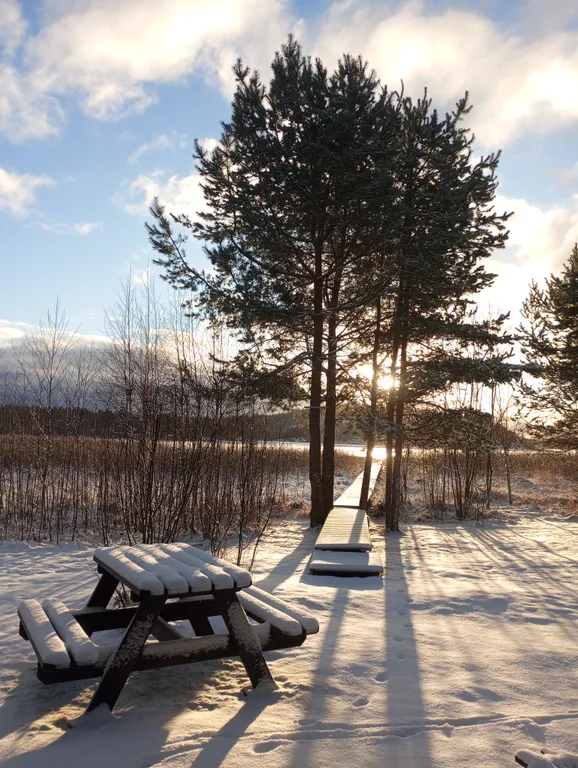 Домик у озера