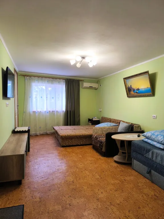 Квартира Семейный улучшенный номер-студия со своей кухней — аренда посуточно в Феодосия