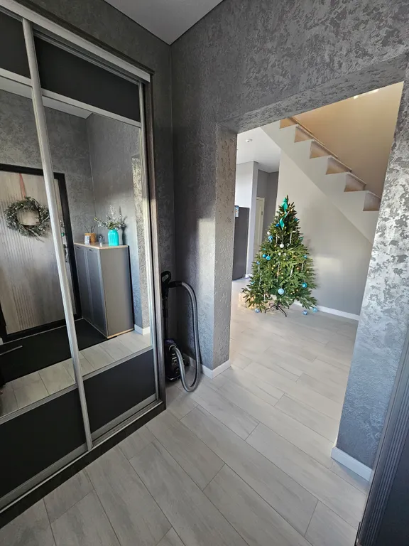 Современный новый дом с баней на дровах и собственной террриторией