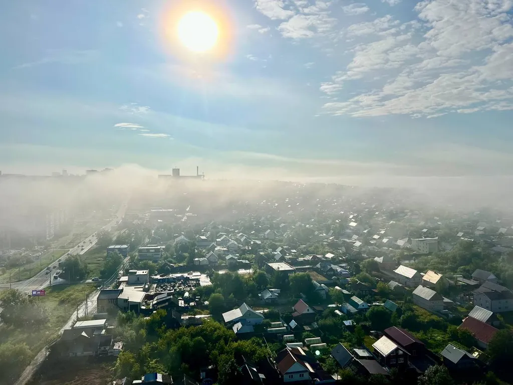 Высокая новостройка в центре города